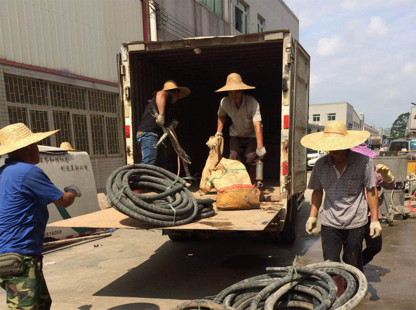 石河镇一部件厂房地基出现下沉注浆加固