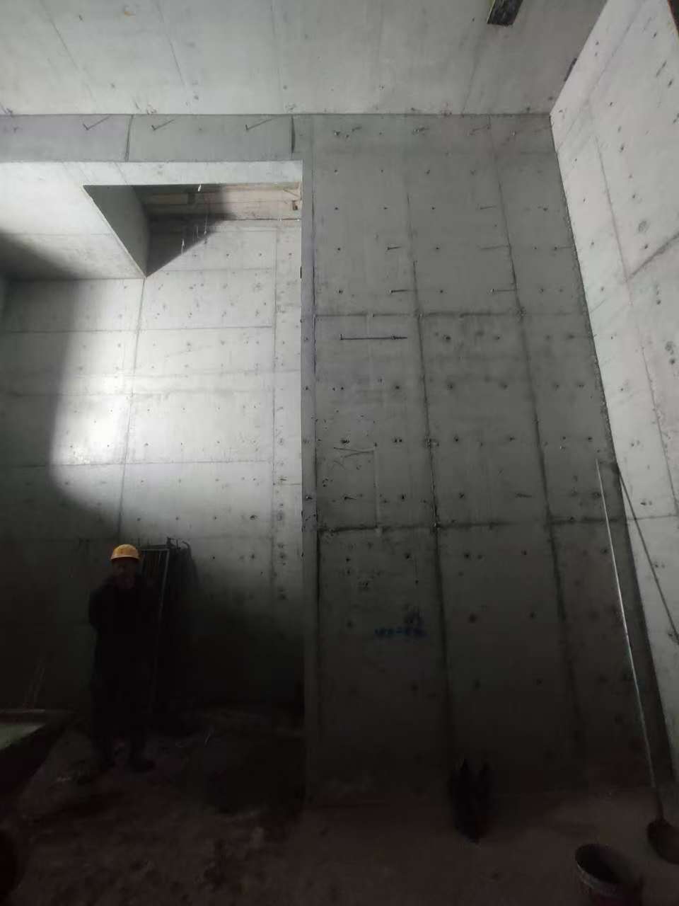 石河镇墙上开槽钢筋断了有影响吗